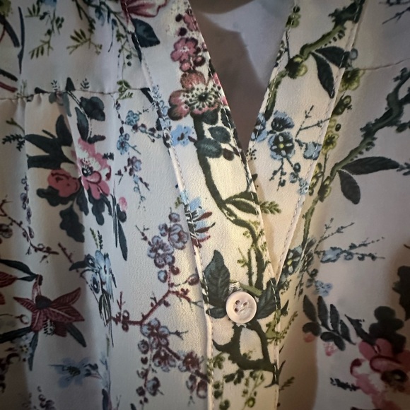 Floral dress size medium - Picture 3 of 4